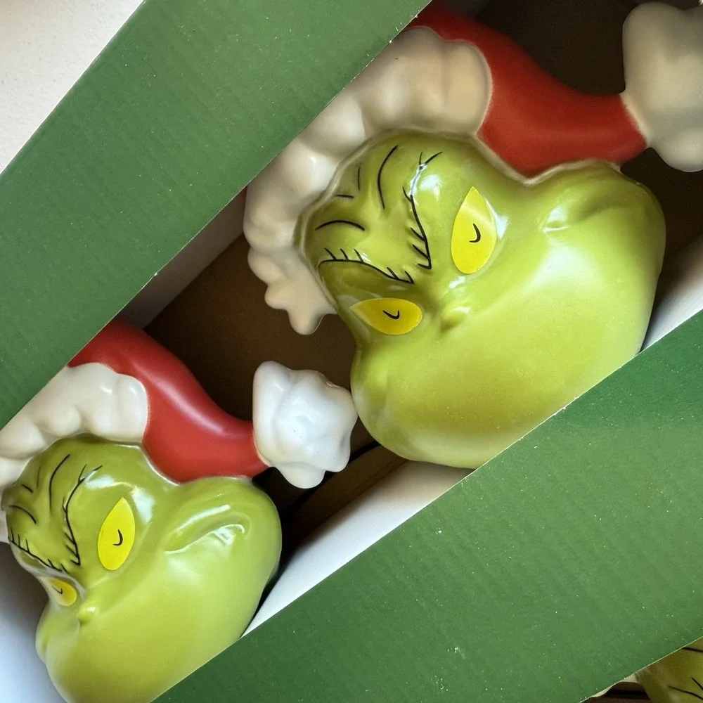 Gemmy Christmas Grinch Battery-Operated Pathway Stakes (4 Count) With Santa Hat‎